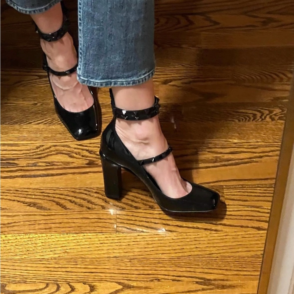 Like new Rockstud Nero Pumps